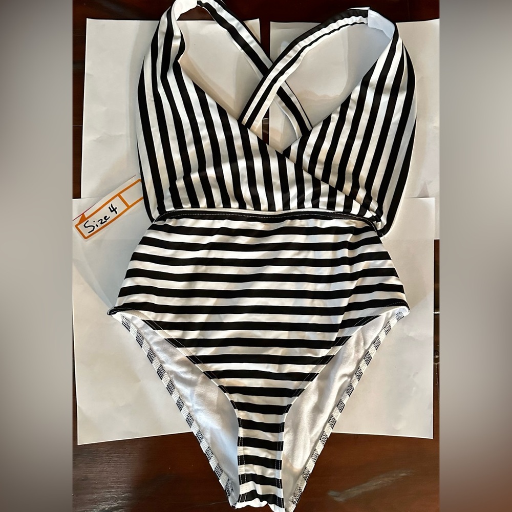ASOS Swim Full Piece swimsuit size 4 Brand New no tags